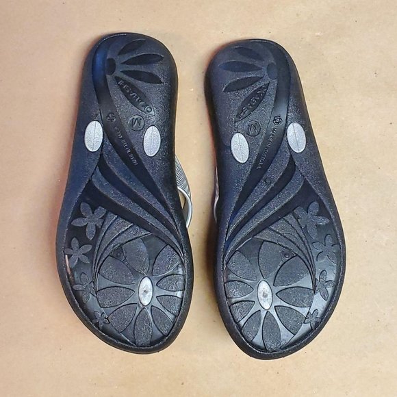 Okabashi Marina Flip Flop Medium (6.5-7.5) Silver - Picture 3 of 5